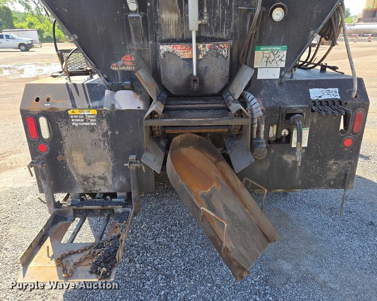 image for item EF1613 2007 Sterling L7500 Series pothole patcher truck