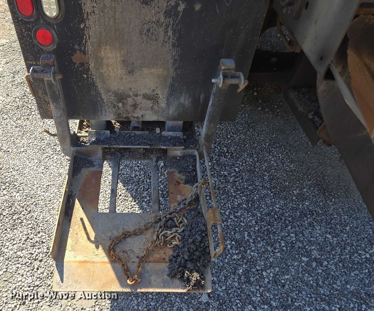image for item EF1613 2007 Sterling L7500 Series pothole patcher truck