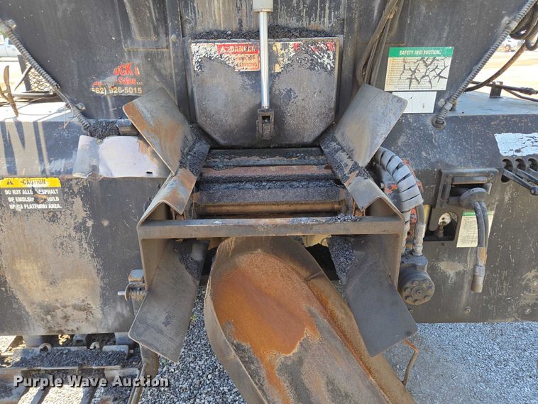 image for item EF1613 2007 Sterling L7500 Series pothole patcher truck