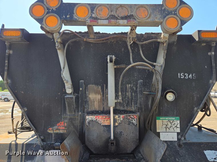 image for item EF1613 2007 Sterling L7500 Series pothole patcher truck