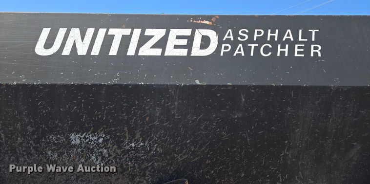 image for item EF1613 2007 Sterling L7500 Series pothole patcher truck