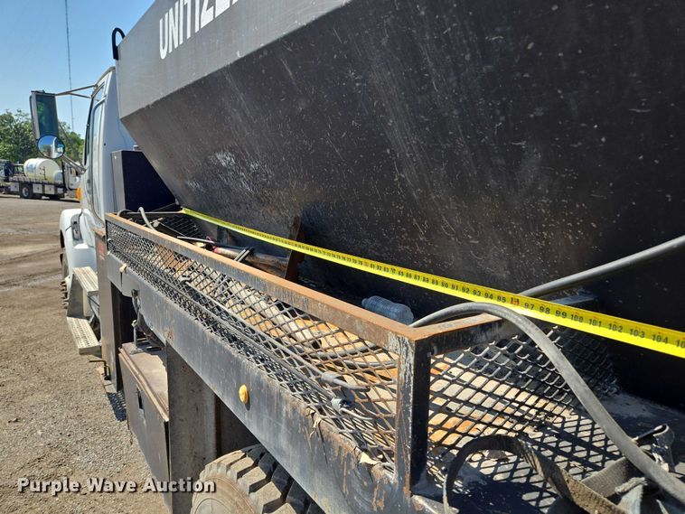 image for item EF1613 2007 Sterling L7500 Series pothole patcher truck