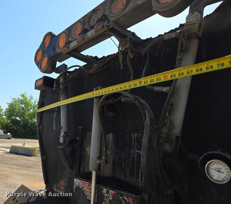 image for item EF1613 2007 Sterling L7500 Series pothole patcher truck