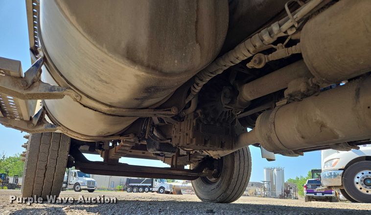 image for item EF1613 2007 Sterling L7500 Series pothole patcher truck