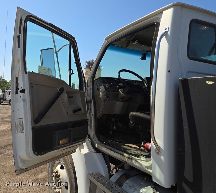 image for item EF1613 2007 Sterling L7500 Series pothole patcher truck