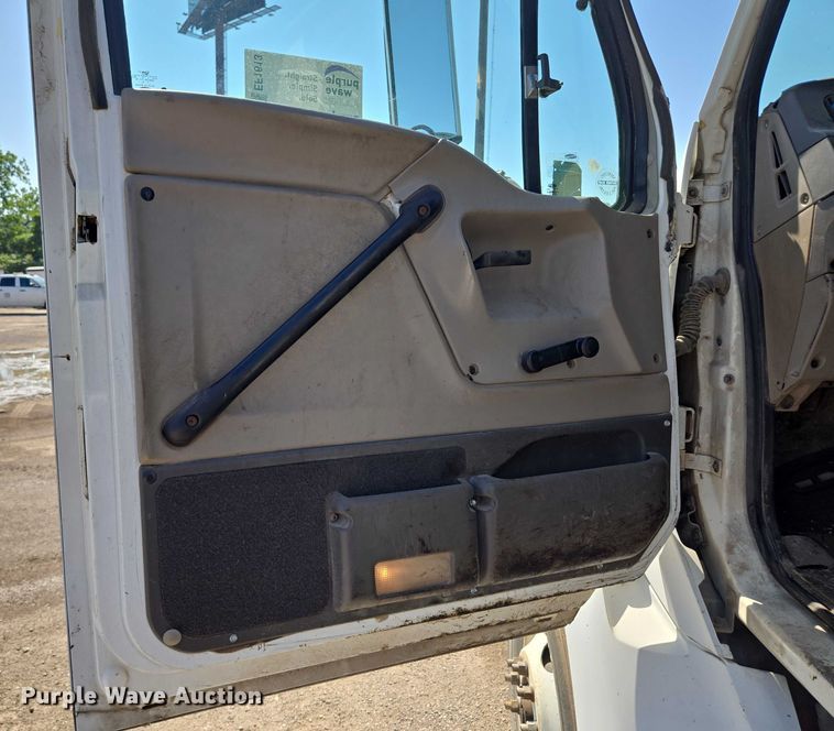 image for item EF1613 2007 Sterling L7500 Series pothole patcher truck