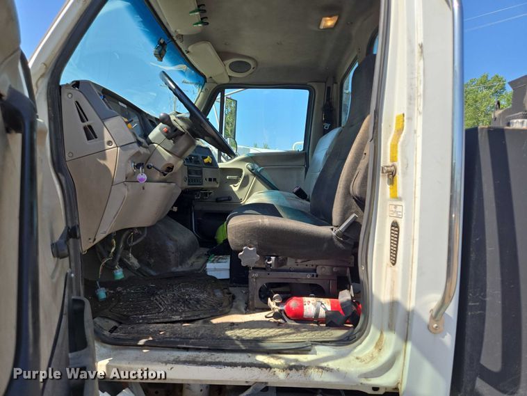 image for item EF1613 2007 Sterling L7500 Series pothole patcher truck