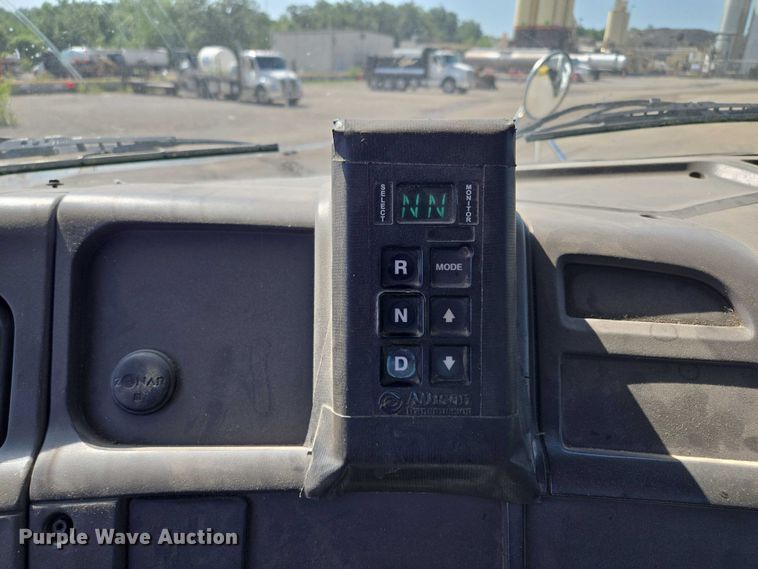 image for item EF1613 2007 Sterling L7500 Series pothole patcher truck