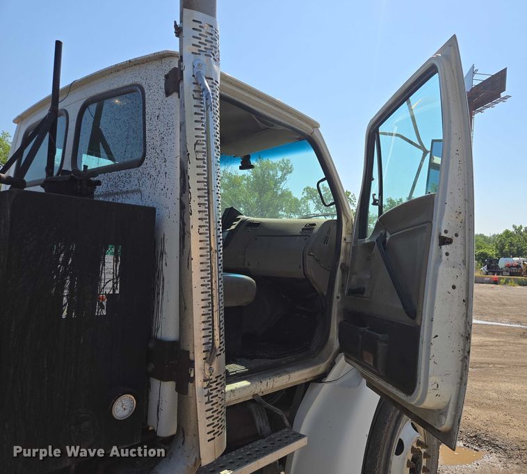 image for item EF1613 2007 Sterling L7500 Series pothole patcher truck