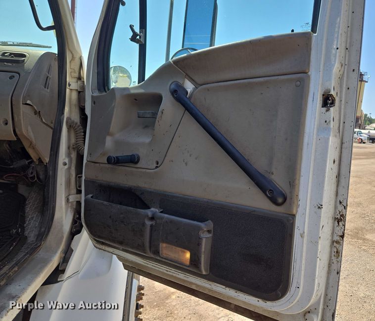 image for item EF1613 2007 Sterling L7500 Series pothole patcher truck