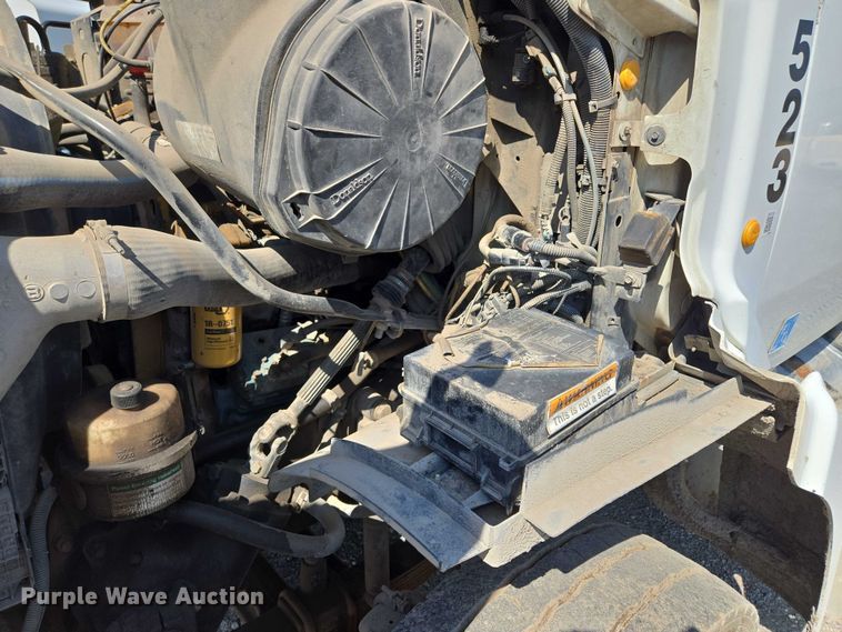 image for item EF1613 2007 Sterling L7500 Series pothole patcher truck