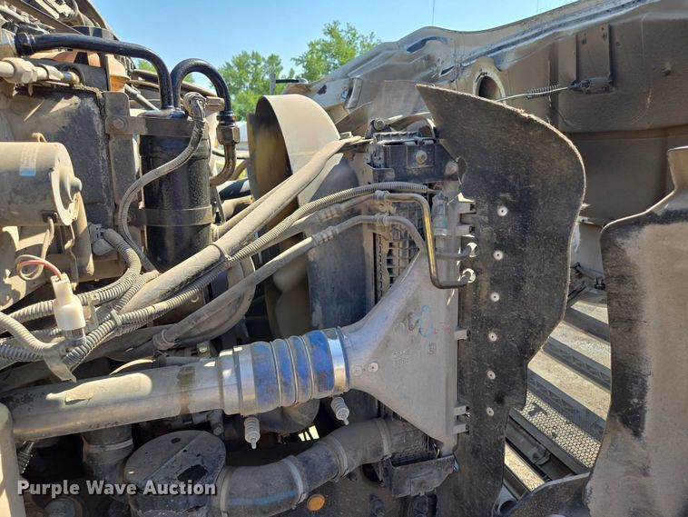 image for item EF1613 2007 Sterling L7500 Series pothole patcher truck