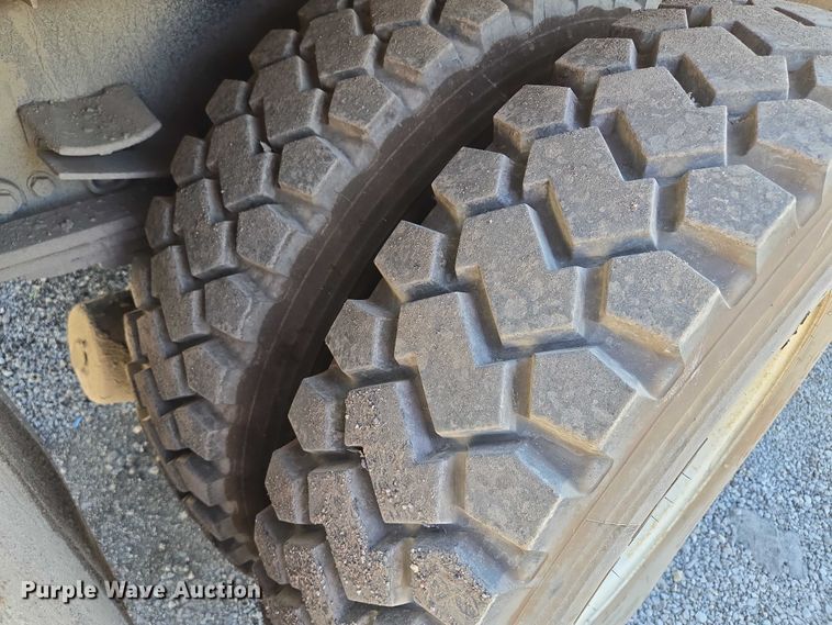 image for item EF1613 2007 Sterling L7500 Series pothole patcher truck