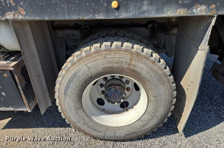 image for item EF1613 2007 Sterling L7500 Series pothole patcher truck