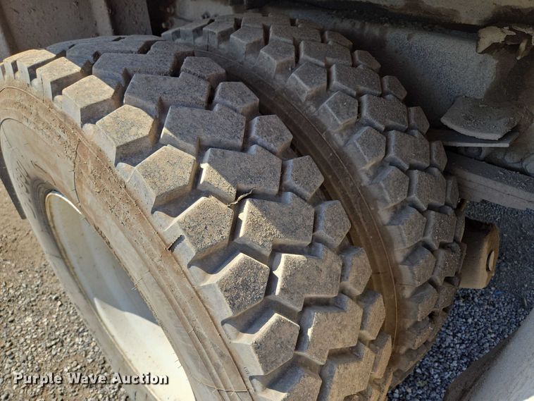 image for item EF1613 2007 Sterling L7500 Series pothole patcher truck