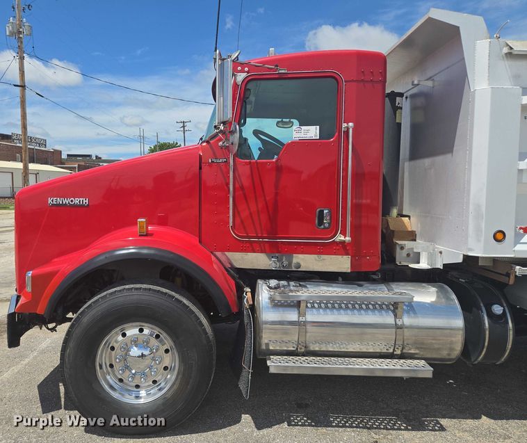 image for item EF1659 2012 Kenworth T800 dump truck