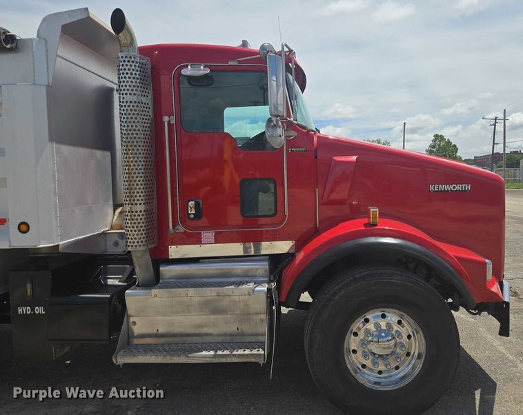 image for item EF1659 2012 Kenworth T800 dump truck