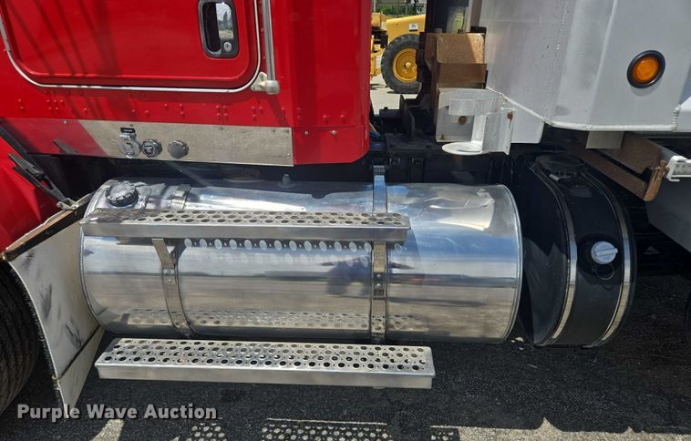 image for item EF1659 2012 Kenworth T800 dump truck