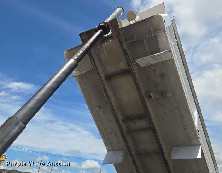 image for item EF1659 2012 Kenworth T800 dump truck