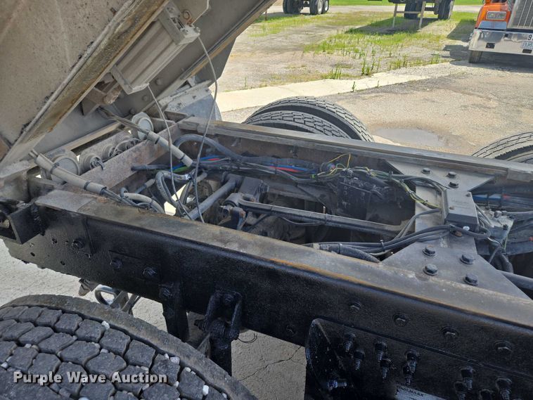 image for item EF1659 2012 Kenworth T800 dump truck