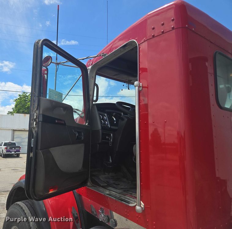 image for item EF1659 2012 Kenworth T800 dump truck