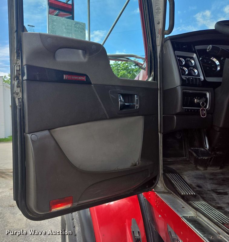 image for item EF1659 2012 Kenworth T800 dump truck