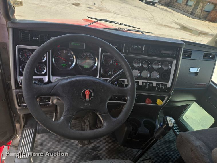 image for item EF1659 2012 Kenworth T800 dump truck