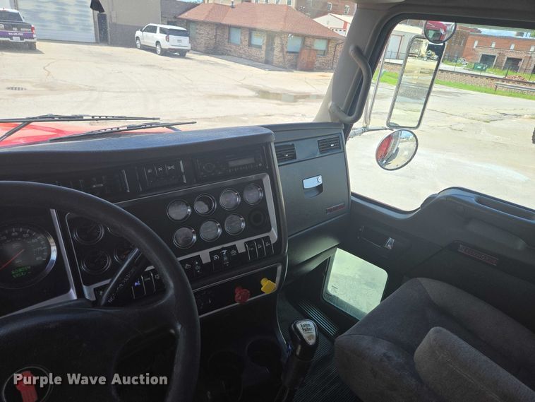 image for item EF1659 2012 Kenworth T800 dump truck