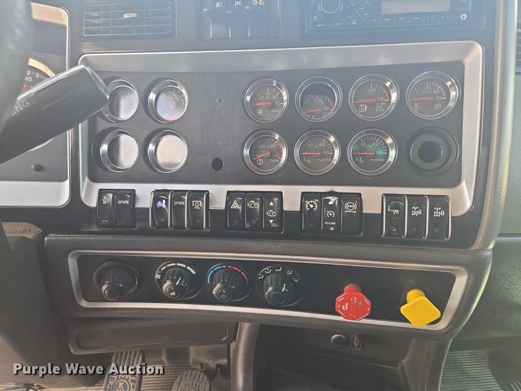 image for item EF1659 2012 Kenworth T800 dump truck