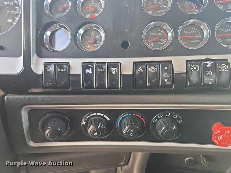 image for item EF1659 2012 Kenworth T800 dump truck