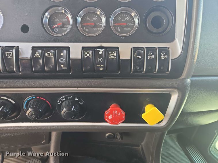 image for item EF1659 2012 Kenworth T800 dump truck