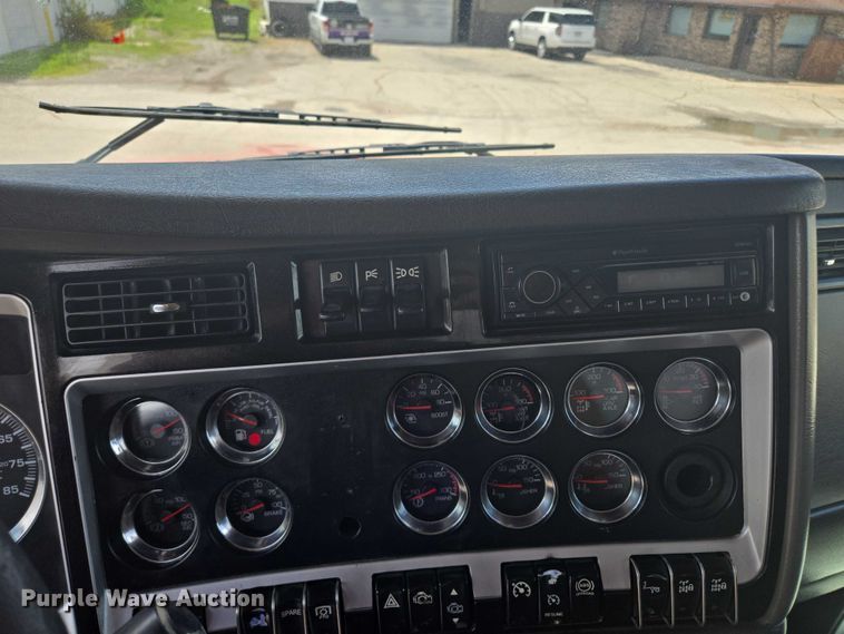 image for item EF1659 2012 Kenworth T800 dump truck