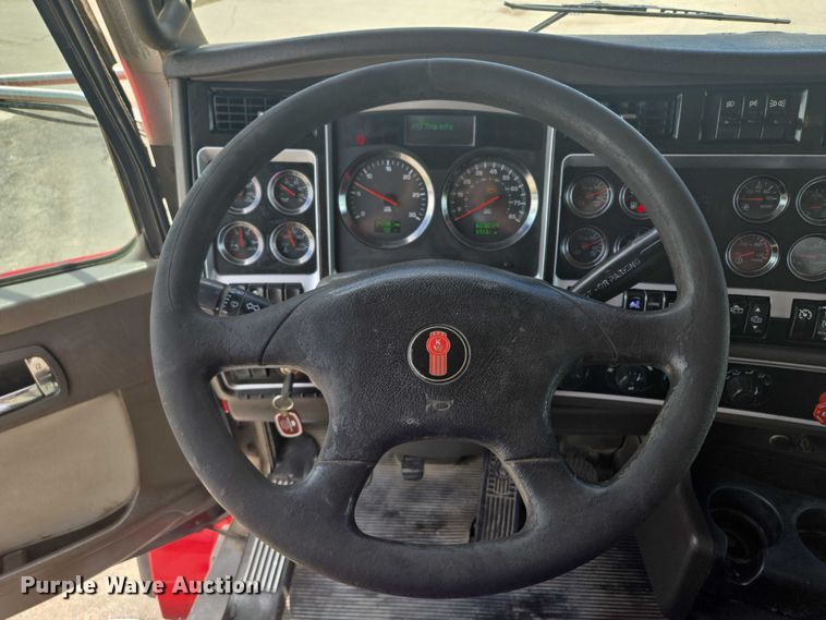 image for item EF1659 2012 Kenworth T800 dump truck