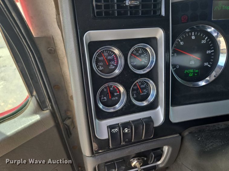 image for item EF1659 2012 Kenworth T800 dump truck