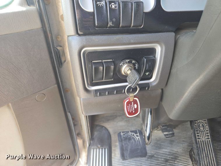 image for item EF1659 2012 Kenworth T800 dump truck