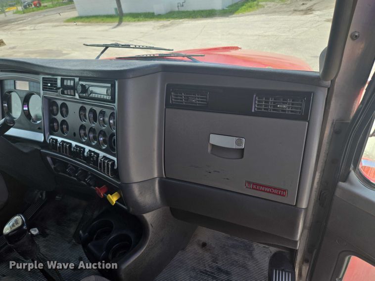 image for item EF1659 2012 Kenworth T800 dump truck