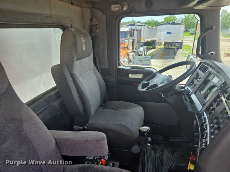 image for item EF1659 2012 Kenworth T800 dump truck