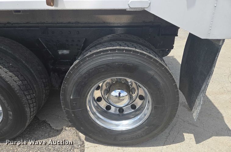 image for item EF1659 2012 Kenworth T800 dump truck