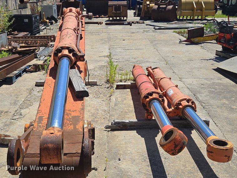 image for item EF1700 Hitachi EX700H excavator parts