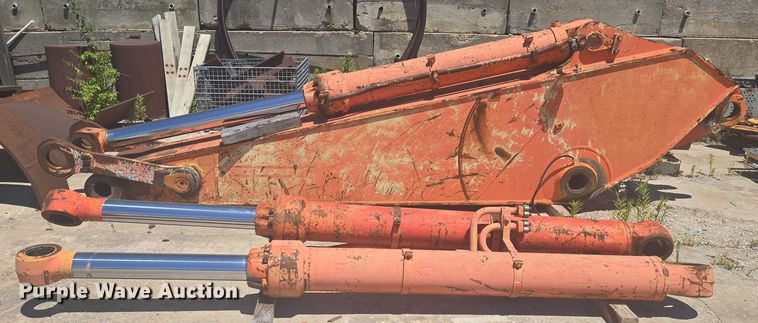 image for item EF1700 Hitachi EX700H excavator parts