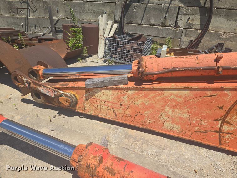 image for item EF1700 Hitachi EX700H excavator parts