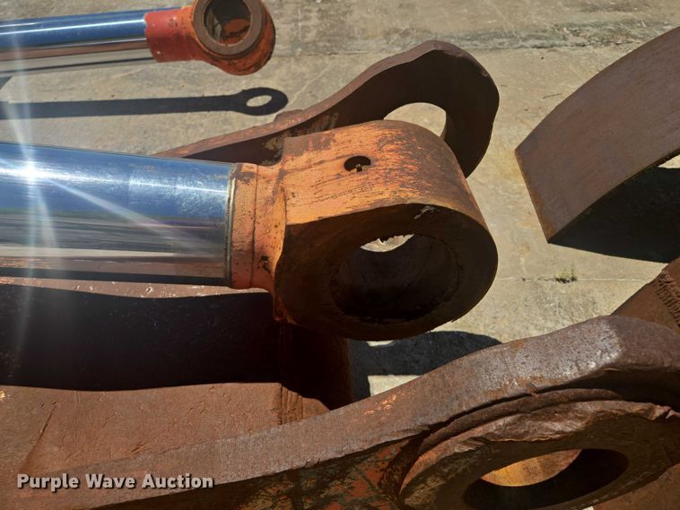 image for item EF1700 Hitachi EX700H excavator parts