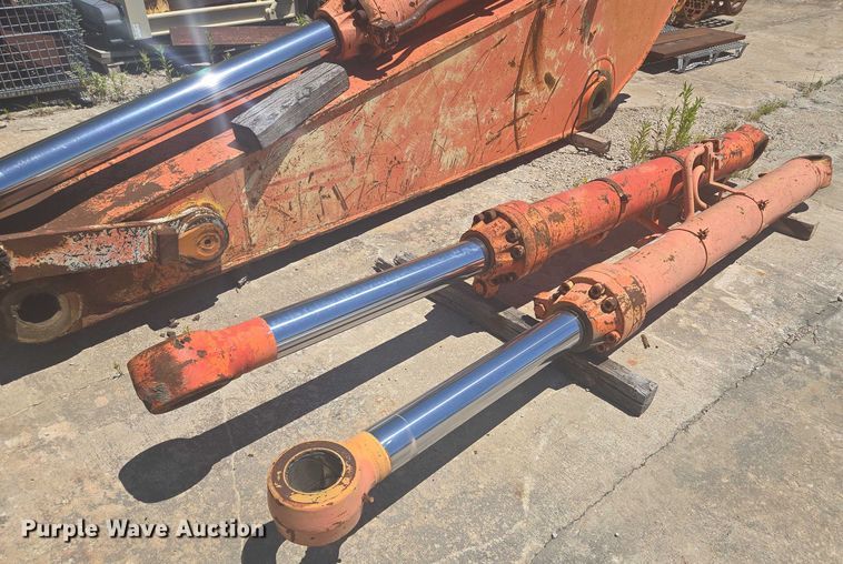 image for item EF1700 Hitachi EX700H excavator parts