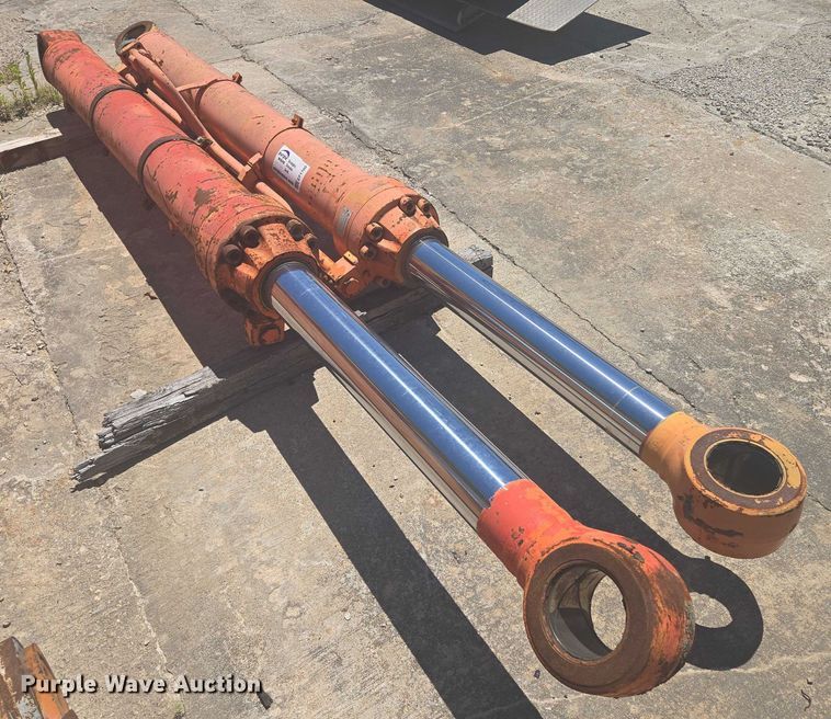 image for item EF1700 Hitachi EX700H excavator parts