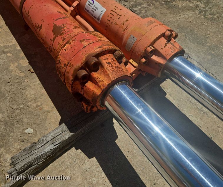 image for item EF1700 Hitachi EX700H excavator parts