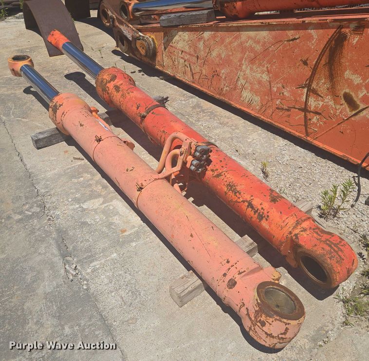 image for item EF1700 Hitachi EX700H excavator parts