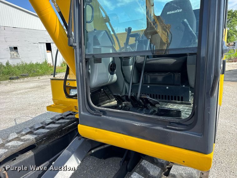 image for item EF2084 Komatsu PC70-8 mini excavator