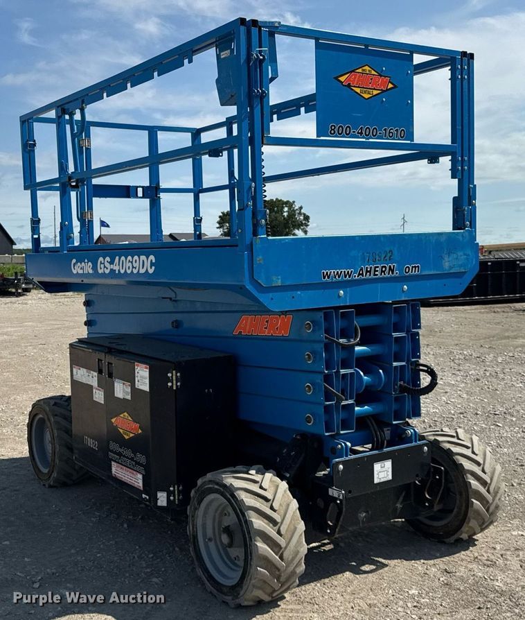 image for item EF2086 2016 Genie GS4069DC scissor lift