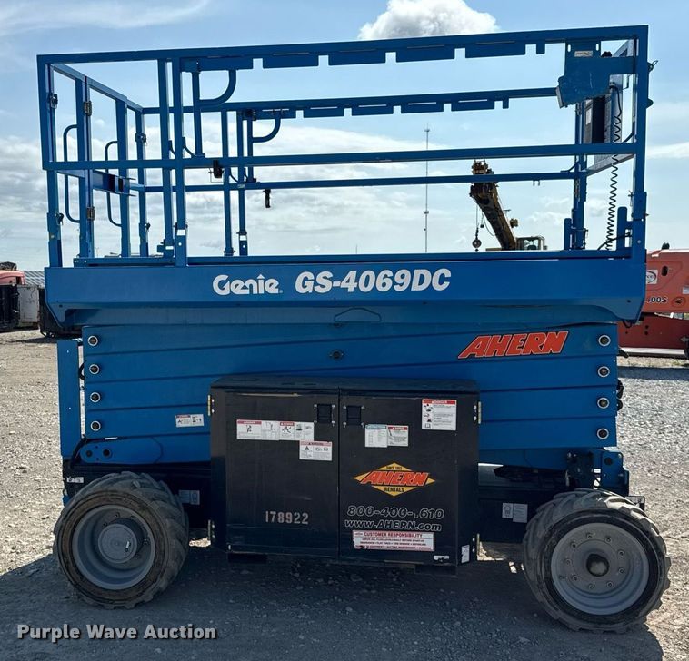 image for item EF2086 2016 Genie GS4069DC scissor lift