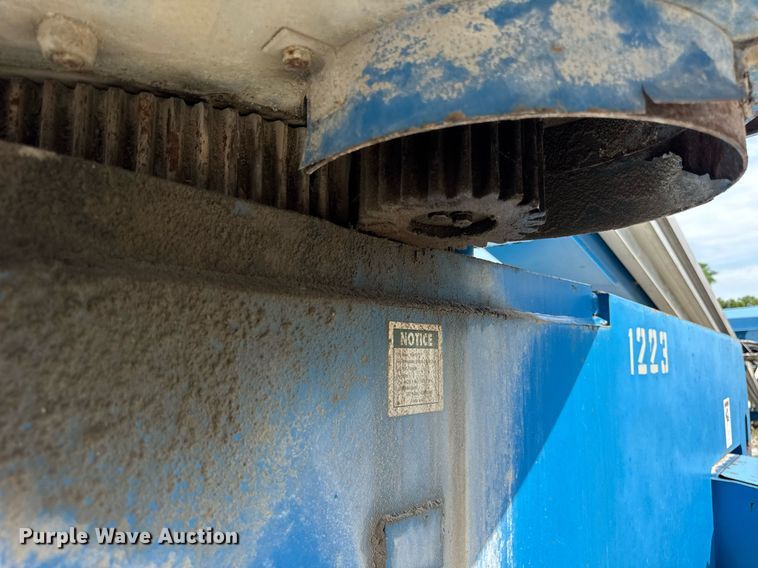 image for item EF2087 2001 Genie S60 boom lift